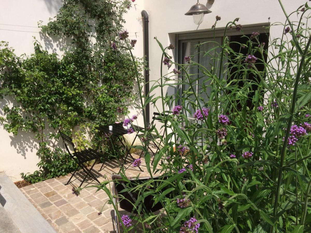 Denis & Virginie - Chateau A Pied - Parking Gratuit Versailles Exterior foto